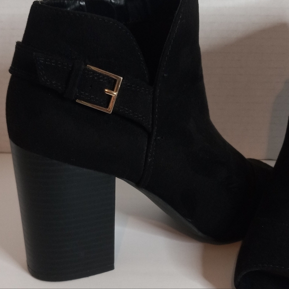 Apt.9 "Defined Comfort", Opened Toe Black Suede Ankle Boot. - Picture 7 of 9